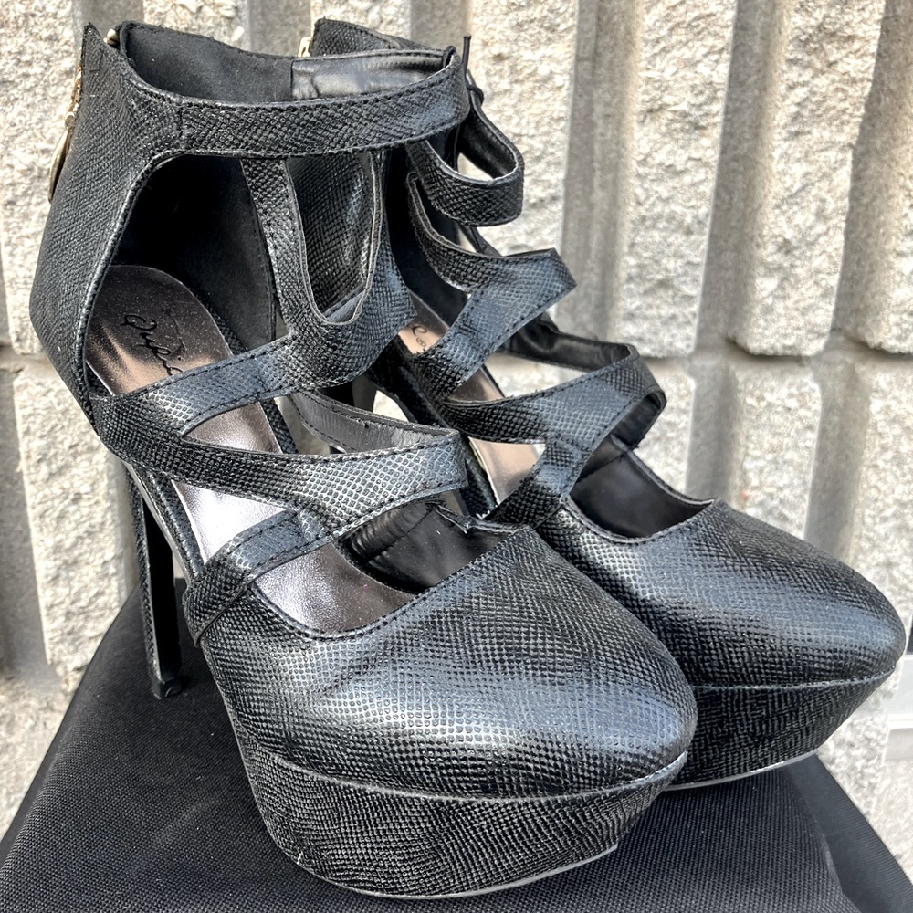 NWOT Qupid Branded Shoes in Size 7.5